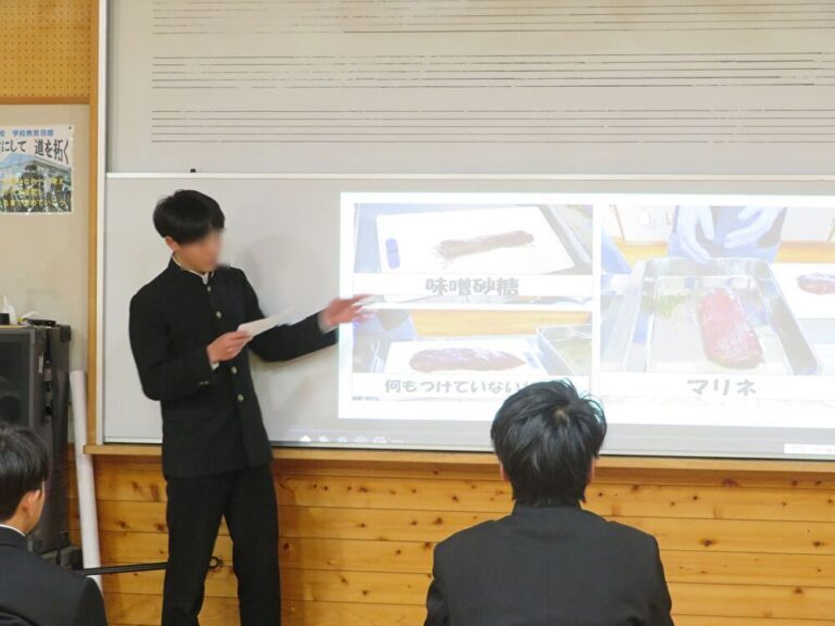 あずまやタイム活動報告会_郷土食グループ2.jpg