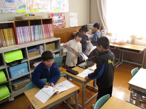 １年読み聞かせ２.jpg
